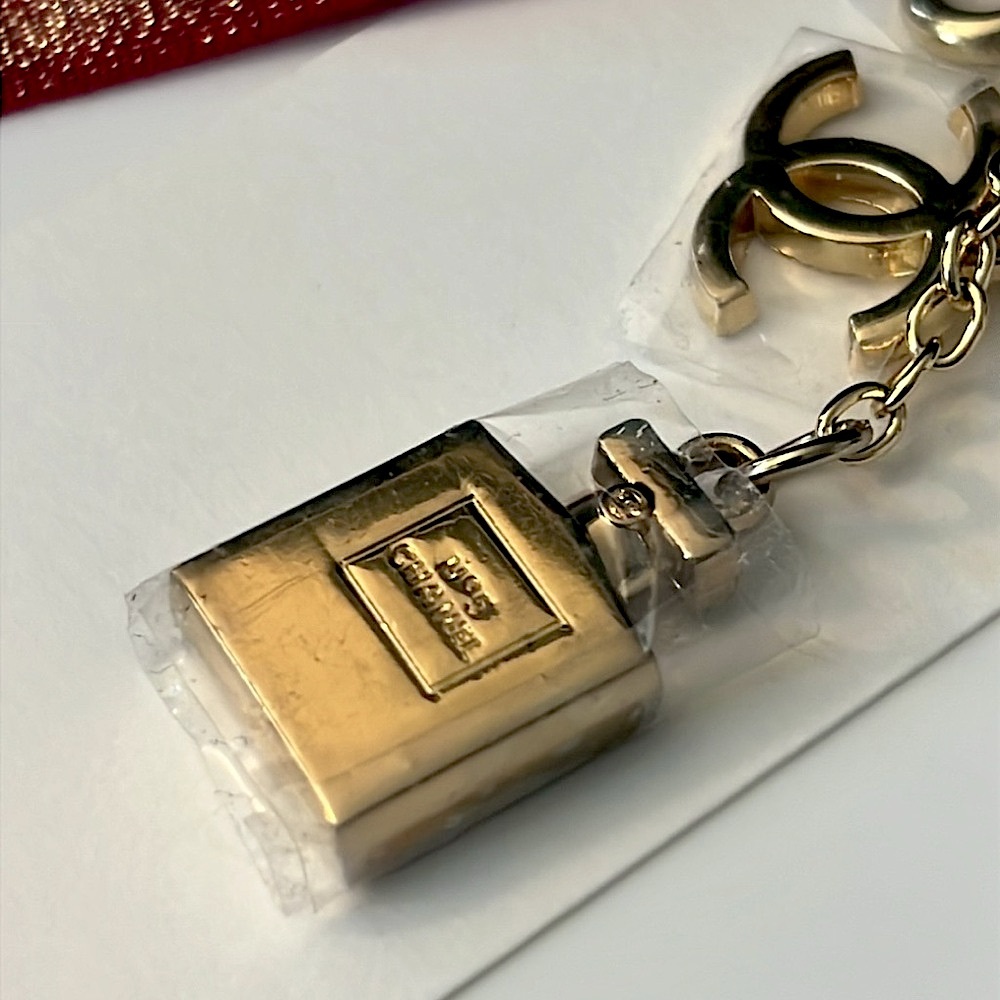 Chanel No.5 Novelty Keyring Holiday Limited Edition - Picture 6 of 10